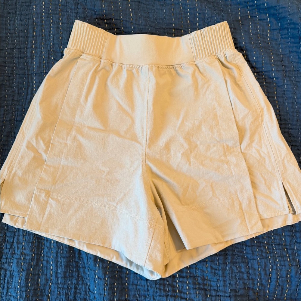 Stretch Woven Relaxed-Fit High-Rise Short 4"—white opal